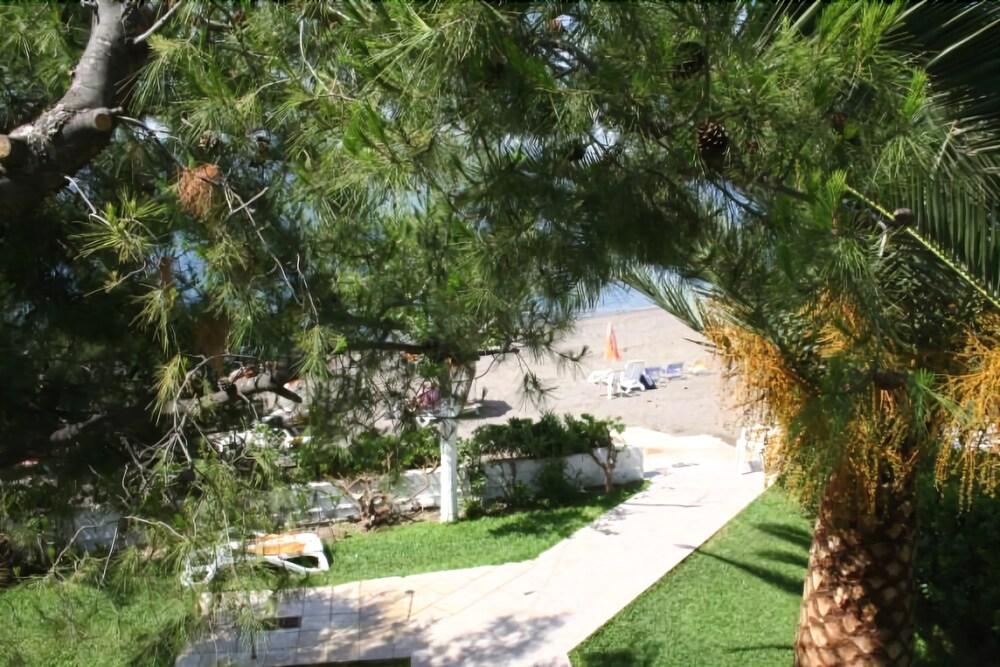 אמרינתוס Posidonia Pension מראה חיצוני תמונה