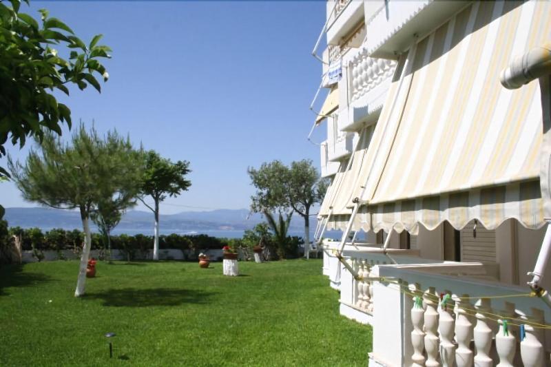 אמרינתוס Posidonia Pension מראה חיצוני תמונה
