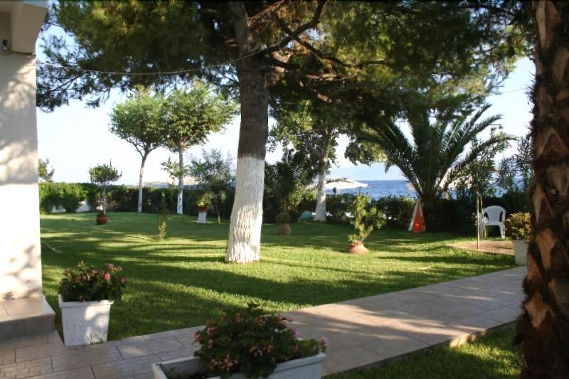אמרינתוס Posidonia Pension מראה חיצוני תמונה