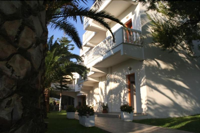 אמרינתוס Posidonia Pension מראה חיצוני תמונה