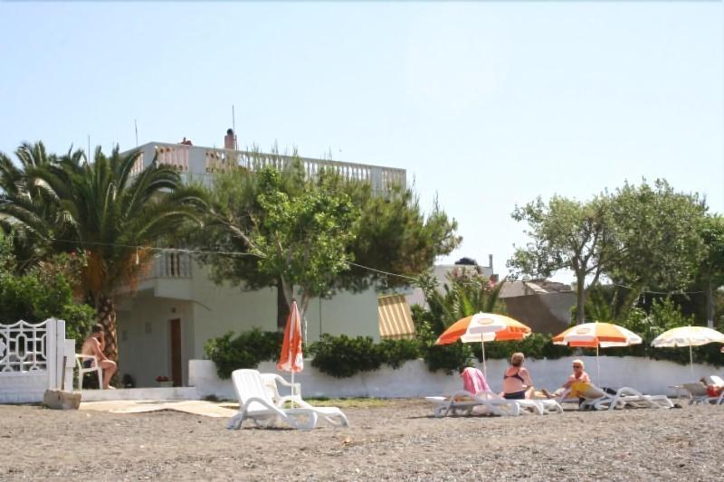 אמרינתוס Posidonia Pension מראה חיצוני תמונה