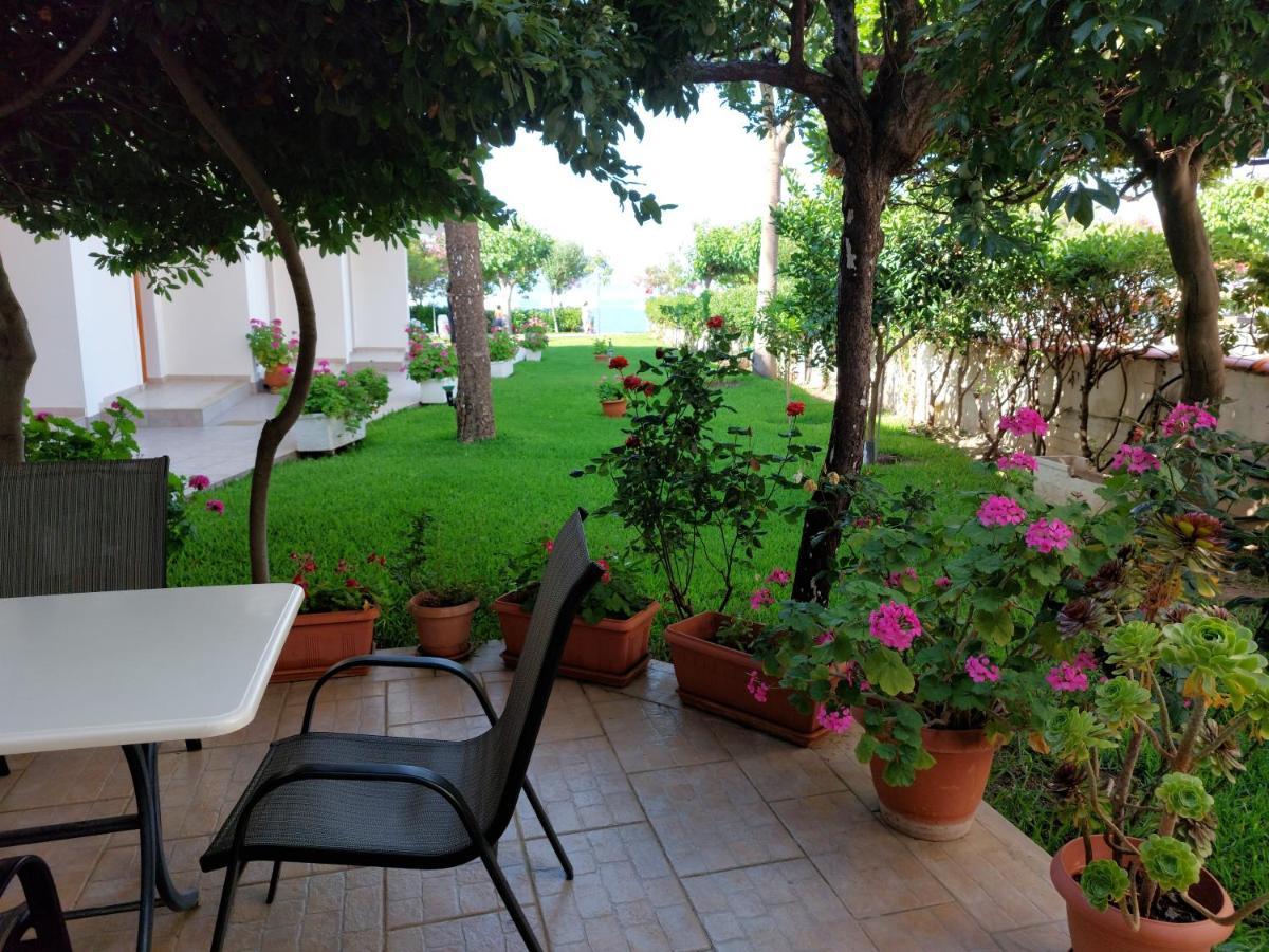 אמרינתוס Posidonia Pension מראה חיצוני תמונה