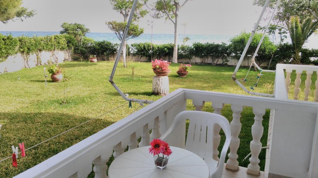 אמרינתוס Posidonia Pension מראה חיצוני תמונה