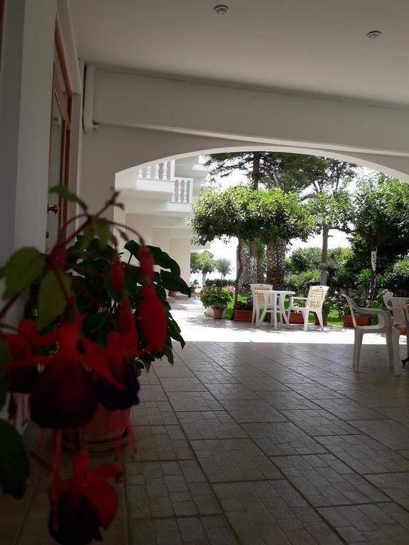אמרינתוס Posidonia Pension מראה חיצוני תמונה